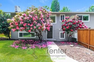 Building Photo - Spacious 4 Bedroom with Open Floor Plan and AC