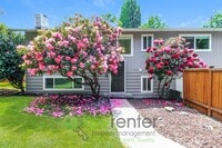 Building Photo - Spacious 4 Bedroom with Open Floor Plan and AC