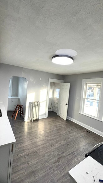 Building Photo - 61 Woodlawn St