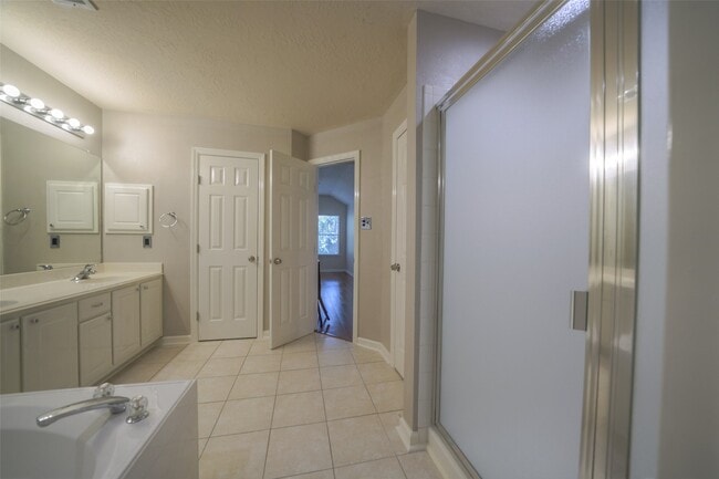 Building Photo - 22 Scotch Pine Ct