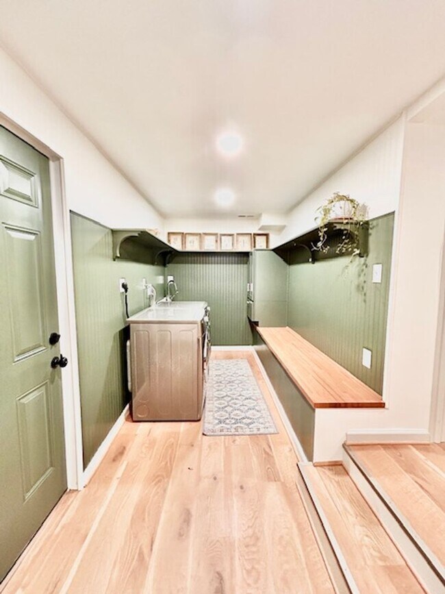 Building Photo - Beautifully renovated 4BR/3BA rambler with wraparound porch and garage