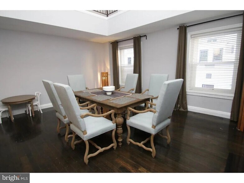 Building Photo - 1706 Locust St