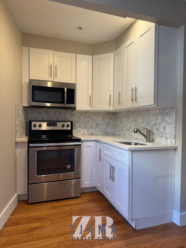 Building Photo - 3 bedroom in BROOKLYN NY 11205