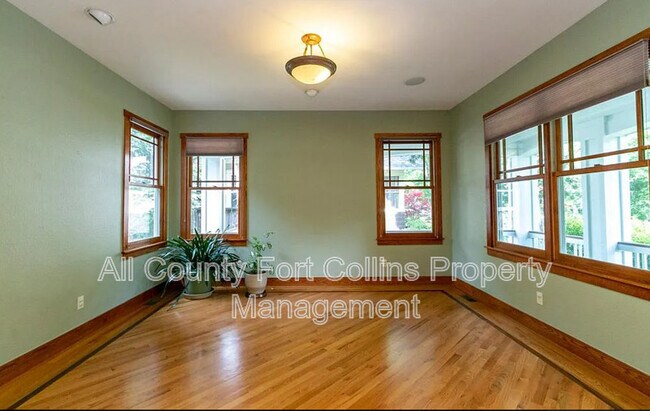 Building Photo - 1117 W Oak St