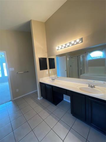 Building Photo - 5325 Comanche Wells Dr