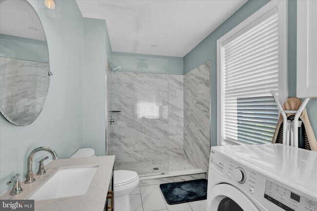 Building Photo - 205 Hermitage St