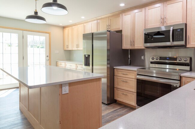 Building Photo - 289 Governors Park Rd