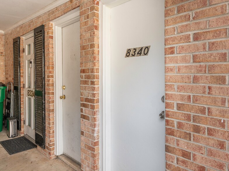 Building Photo - 8340 Meadow Lakes Dr
