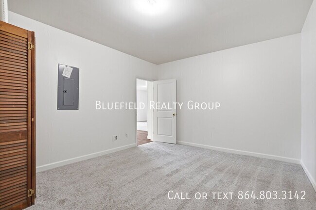 Building Photo - 227 Millen Dr