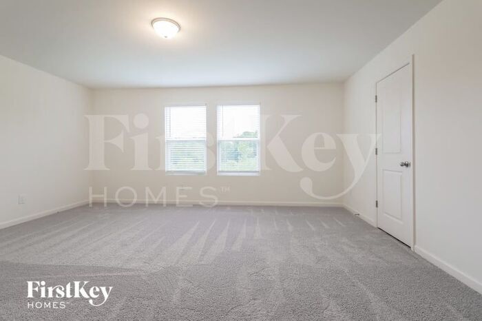 Building Photo - 135 Knightsbridge Ln