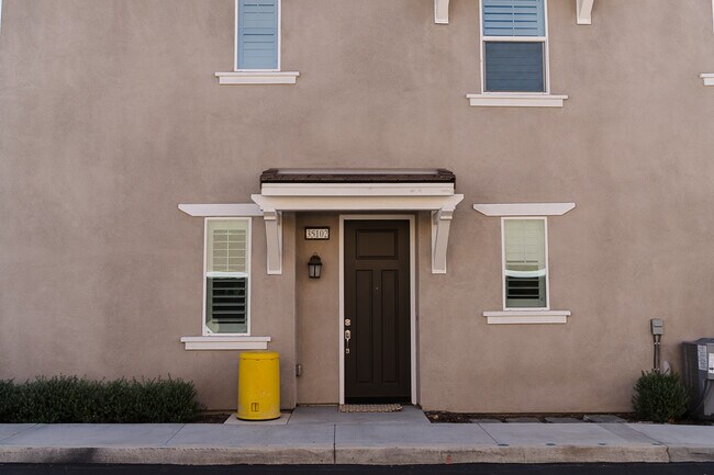 Building Photo - 36351 Elizabeth Ln