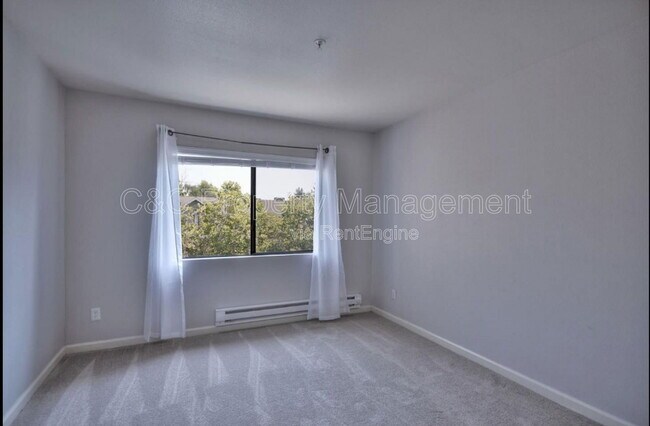 Building Photo - 41 Grandview St