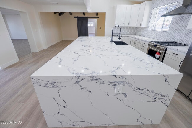 Building Photo - 4148 N Westview Dr