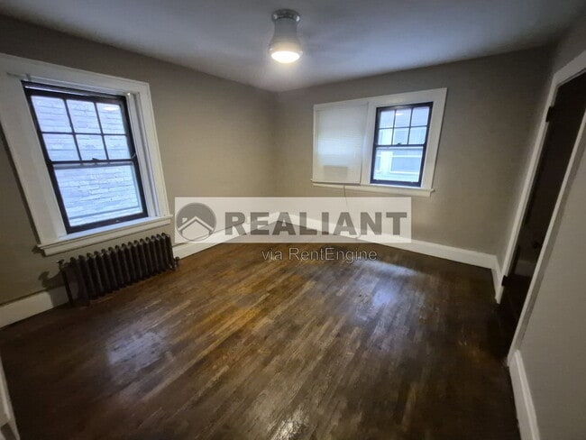 Building Photo - 357 Taylor Ave