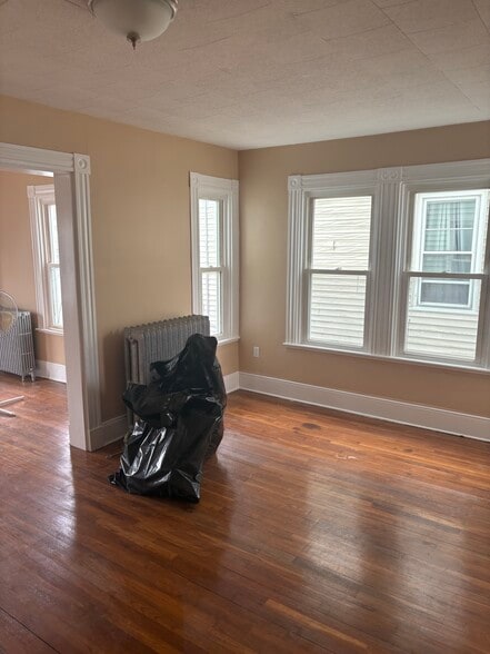 Double parlor. - 121 Bonney St