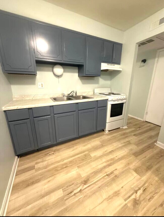 Building Photo - 2969 Four Towers Dr