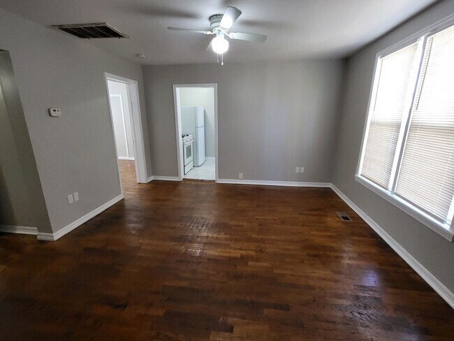Building Photo - 705 N Boulevard