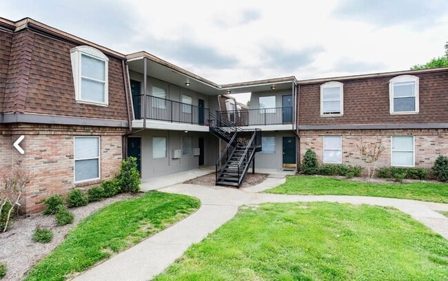 Interior Photo - Villages of Hikes Point