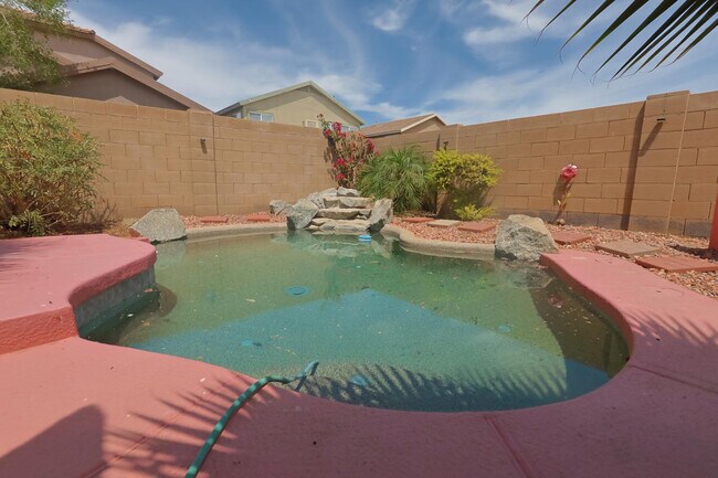 Building Photo - 14878 W Bloomfield Rd