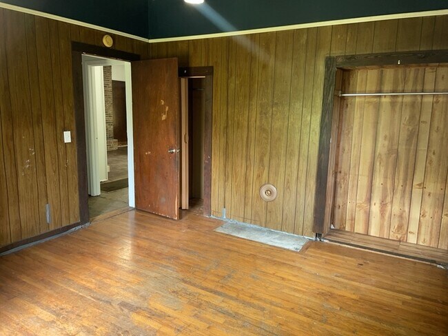 Building Photo - 205 Louisiana St