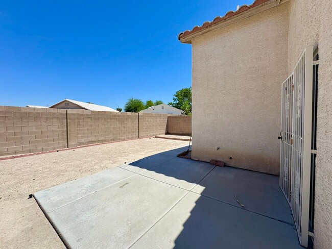 Building Photo - 2048 Rose Coral Ave