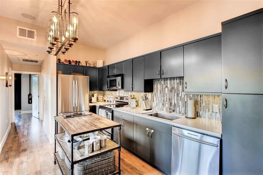 Beautiful kitchen - 889 Date St