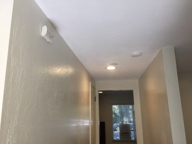 Building Photo - 44-2201