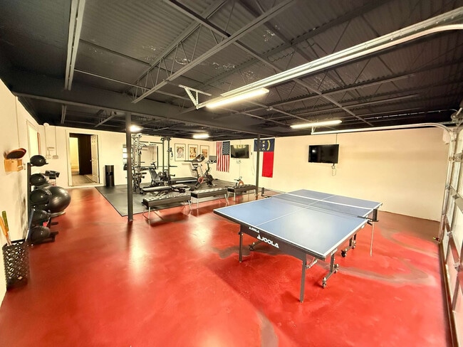 Building Photo - 33 Pinners Ln