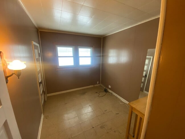 Building Photo - 3 Bed 2 Bath