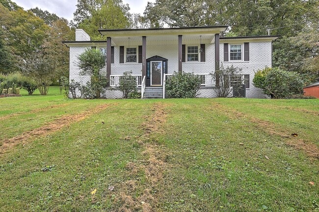 Building Photo - Beautiful split foyer home in Colonial Hei...