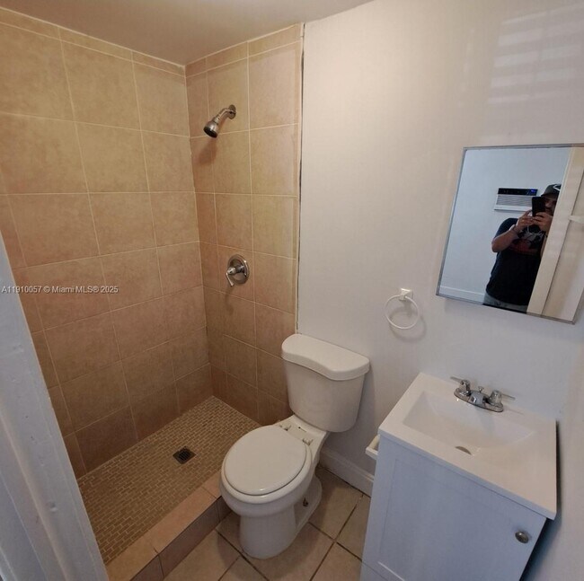 Building Photo - 1362 SW 2nd St