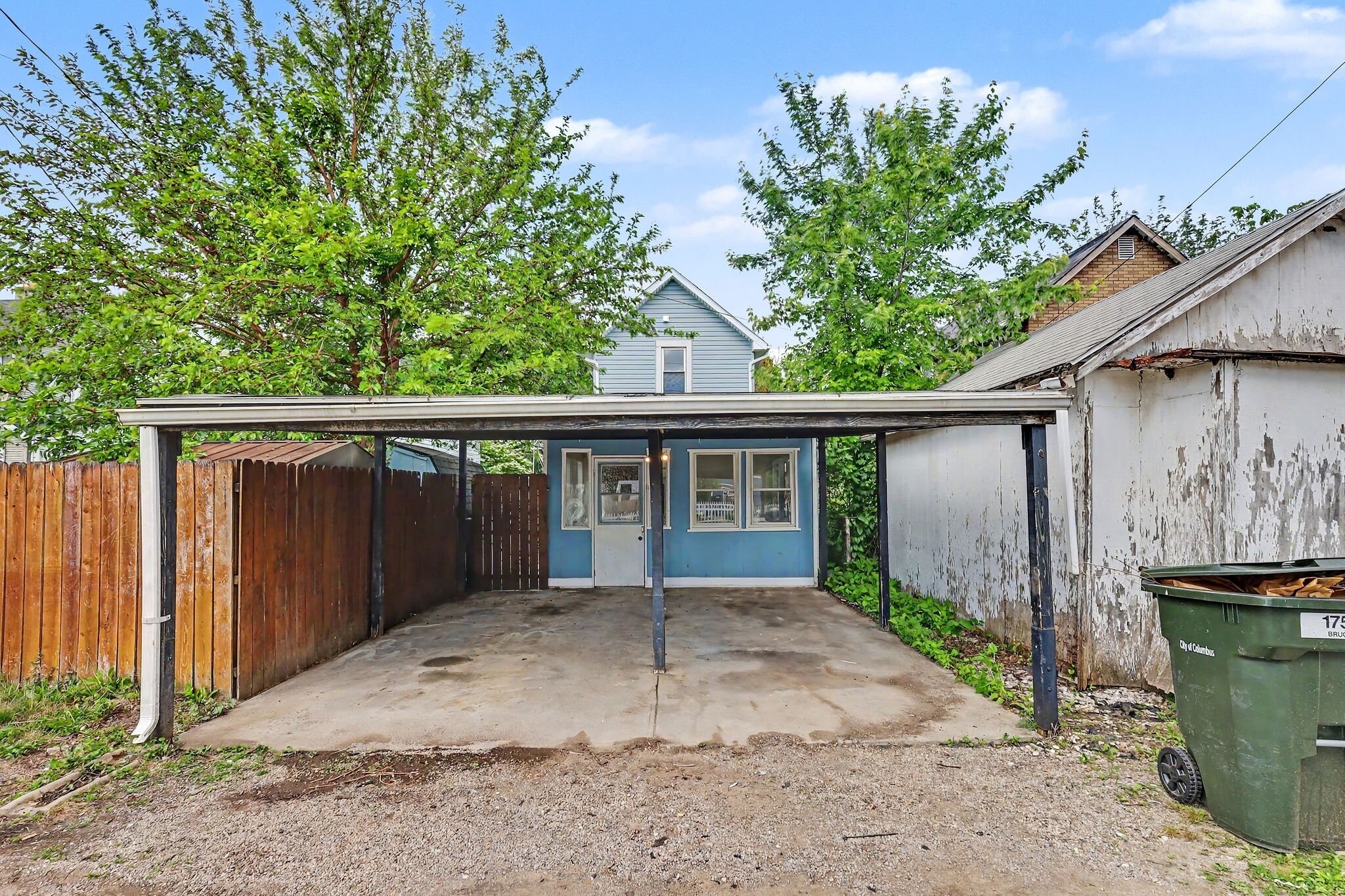 Building Photo - 1756 Bruck St