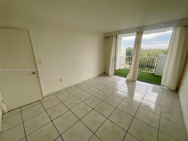 Building Photo - 1200 NE Miami Gardens Dr