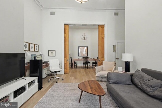 Building Photo - 1824 Chestnut St