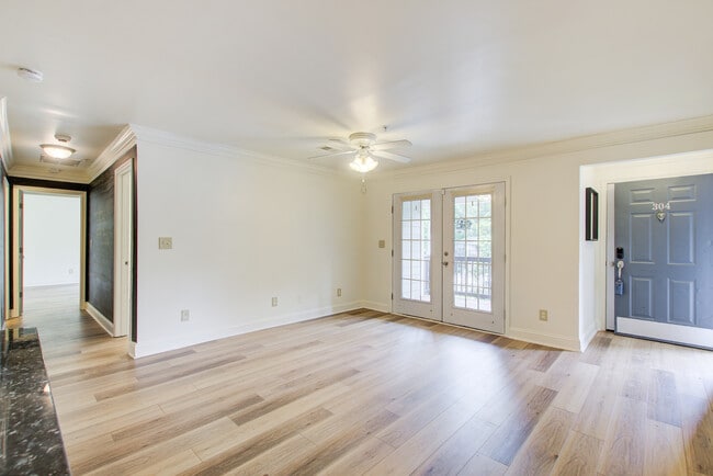 Building Photo - 304 Madison Ct