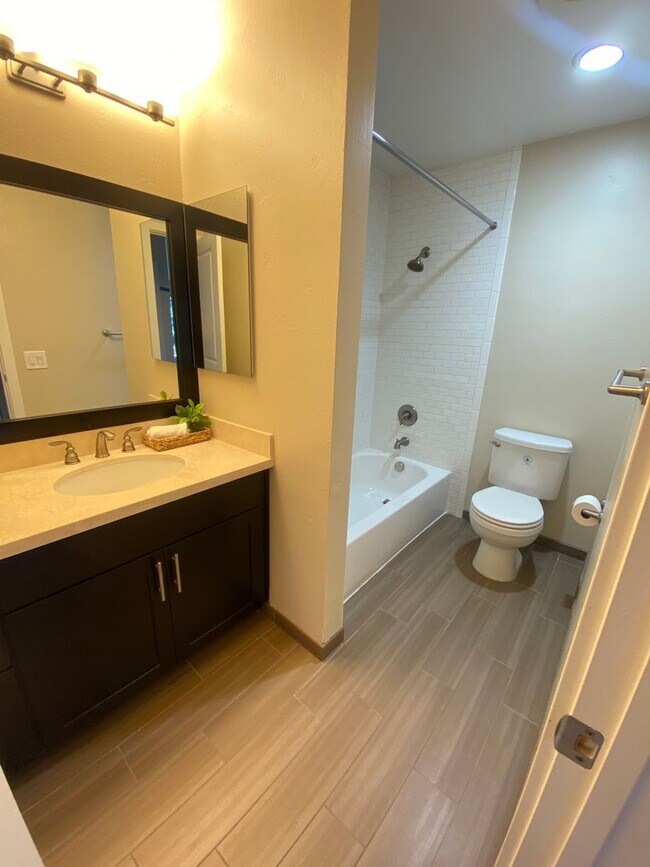 Building Photo - Advent - Beautiful & Bright Two Bedroom W/...