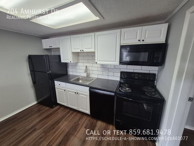 Building Photo - 704 Amhurst Dr