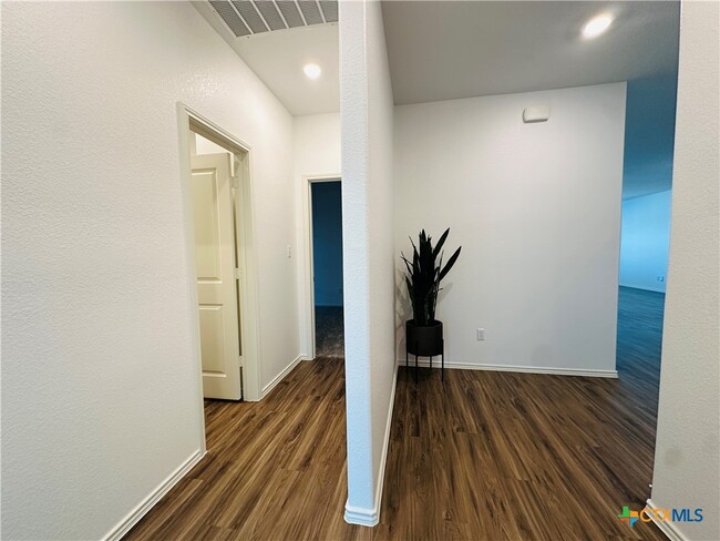 Building Photo - 13410 Mussel Rn