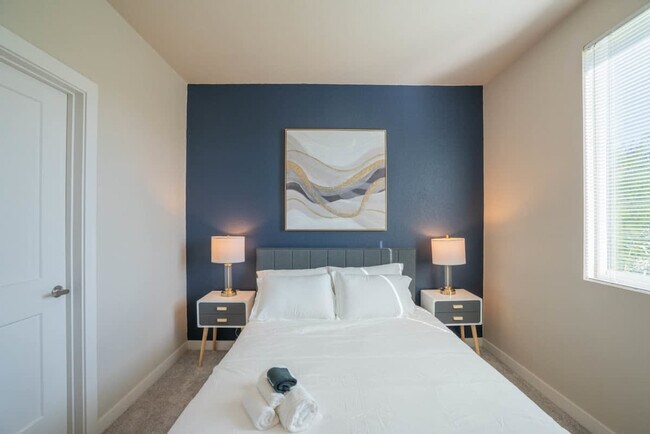 Building Photo - 1890 S Country Club Way