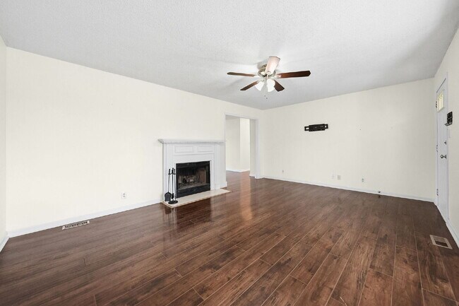 Building Photo - Charming 3-Bedroom Home with 2 Full Baths Ranch, Fenced in backyard with Storage Shed - Your Perf...