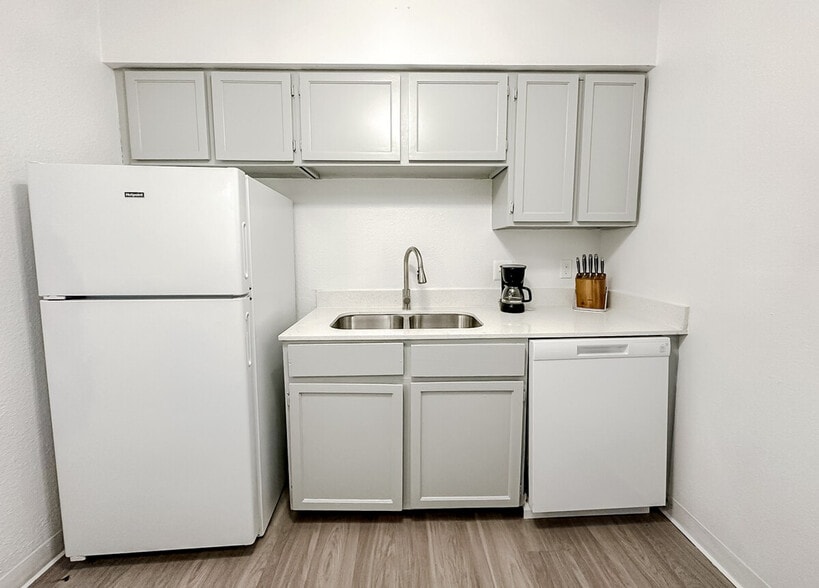 Building Photo - 1071 Clayton Ln