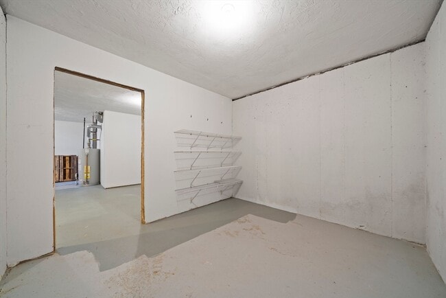 Building Photo - 600 County St