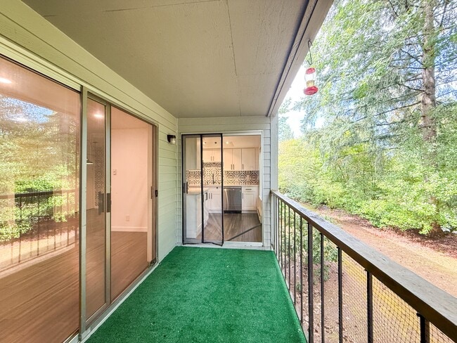 Building Photo - 4717 W Lake Sammamish Pkwy SE