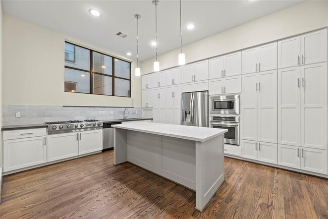 Building Photo - 4813 Caroline St
