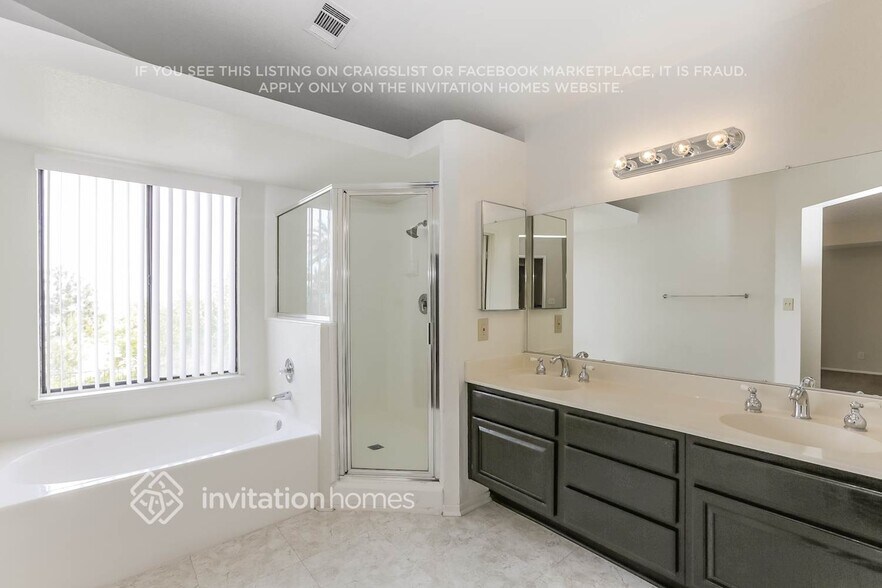 Building Photo - 4553 Grandview Dr