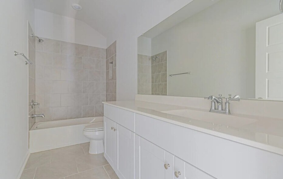 Building Photo - 2511 Seabream Dr