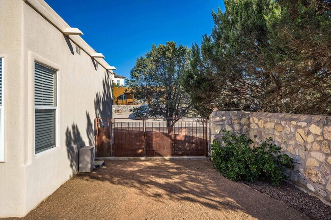 Building Photo - 2353 Saturn Cir