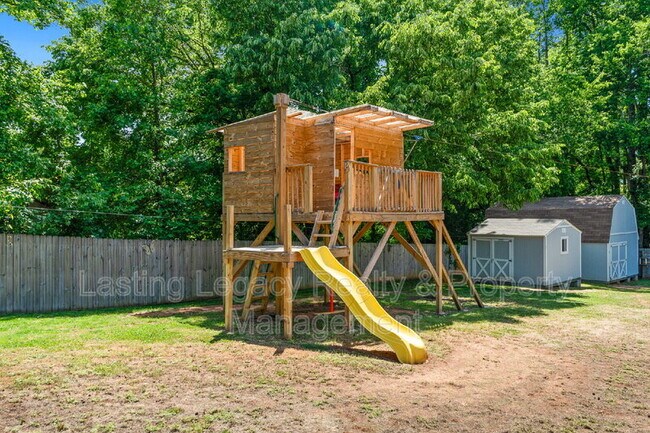Building Photo - 187 Marbrook Dr