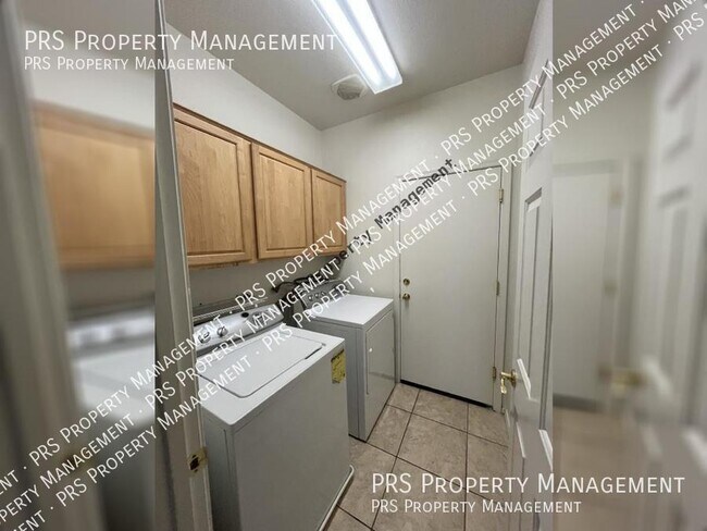 Building Photo - 4135 E Bellerive Dr