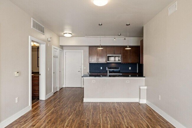 Building Photo - 3016 Guadalupe St